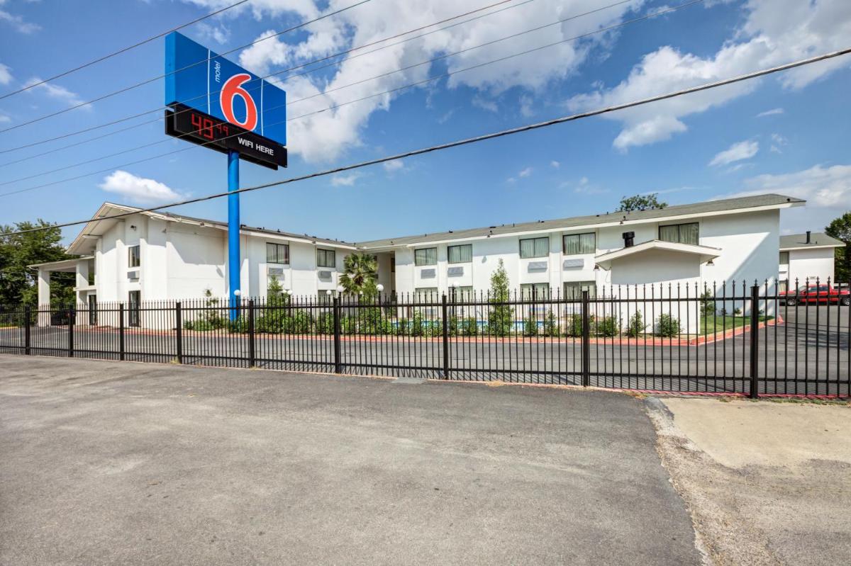 Motel 6-Dallas TX - South - image 2