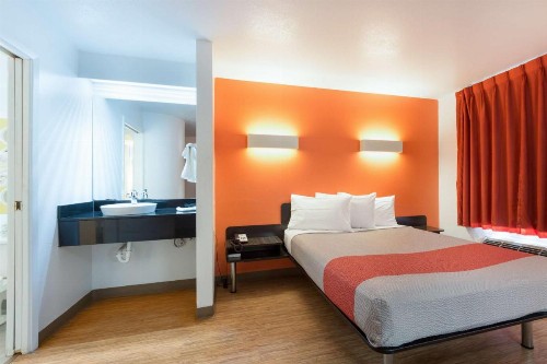 Motel 6-Dallas TX - Northeast - image 15