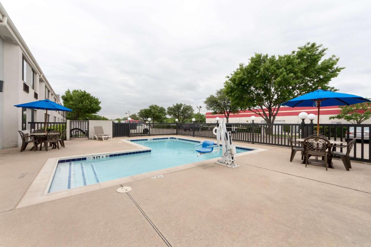 Motel 6-Dallas TX - Northeast - image 4