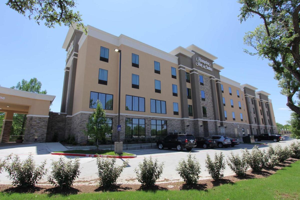 Hampton Inn & Suites Dallas Market Center - main image
