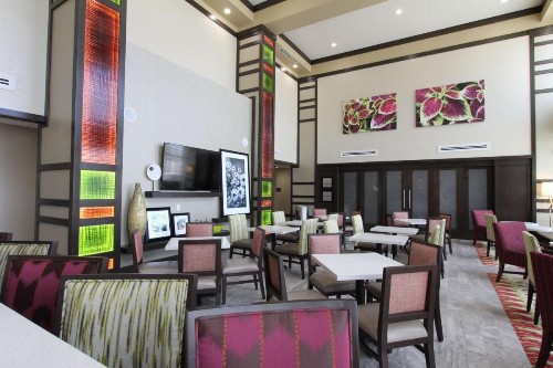 Hampton Inn & Suites Dallas Market Center - image 10