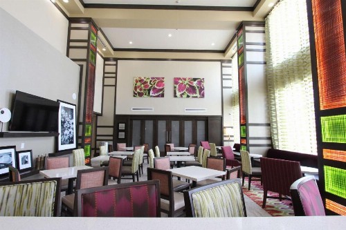 Hampton Inn & Suites Dallas Market Center - image 11