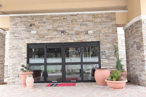 Hampton Inn & Suites Dallas Market Center - image 2