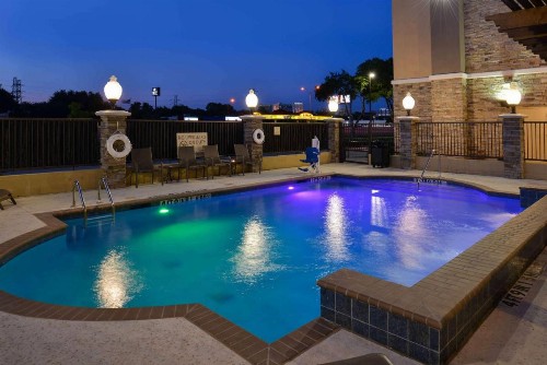 Hampton Inn & Suites Dallas Market Center - image 21