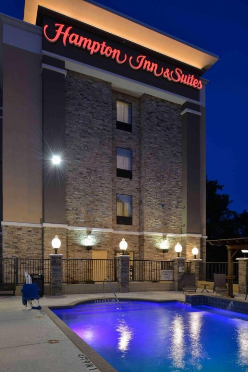 Hampton Inn & Suites Dallas Market Center - image 23