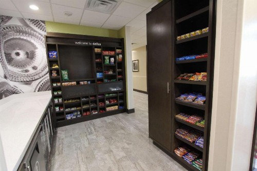 Hampton Inn & Suites Dallas Market Center - image 25