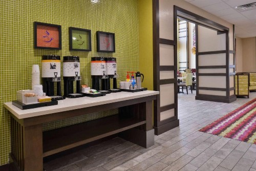 Hampton Inn & Suites Dallas Market Center - image 33