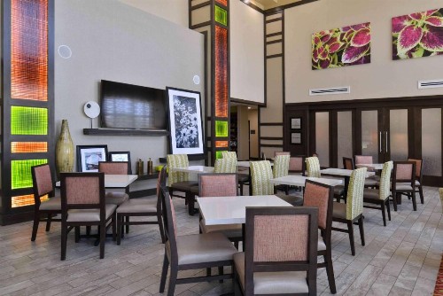 Hampton Inn & Suites Dallas Market Center - image 34