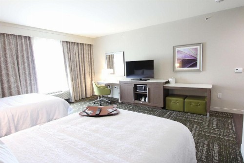 Hampton Inn & Suites Dallas Market Center - image 43