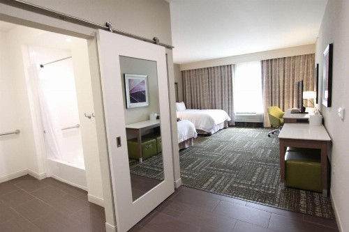 Hampton Inn & Suites Dallas Market Center - image 45