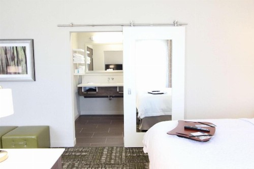 Hampton Inn & Suites Dallas Market Center - image 49