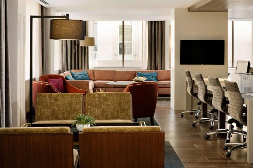 Hampton Inn & Suites Dallas Downtown - image 3