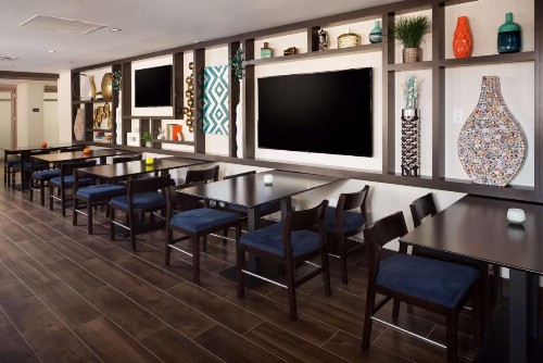 Hampton Inn & Suites Dallas Downtown - image 39