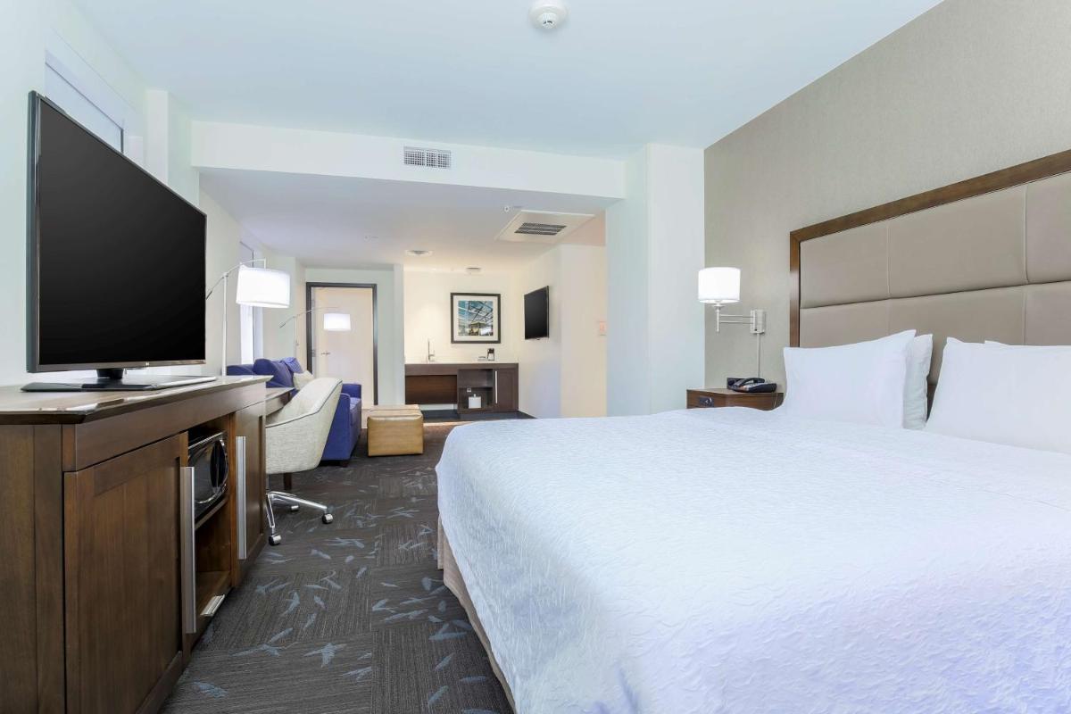 Hampton Inn & Suites Dallas Downtown - image 5