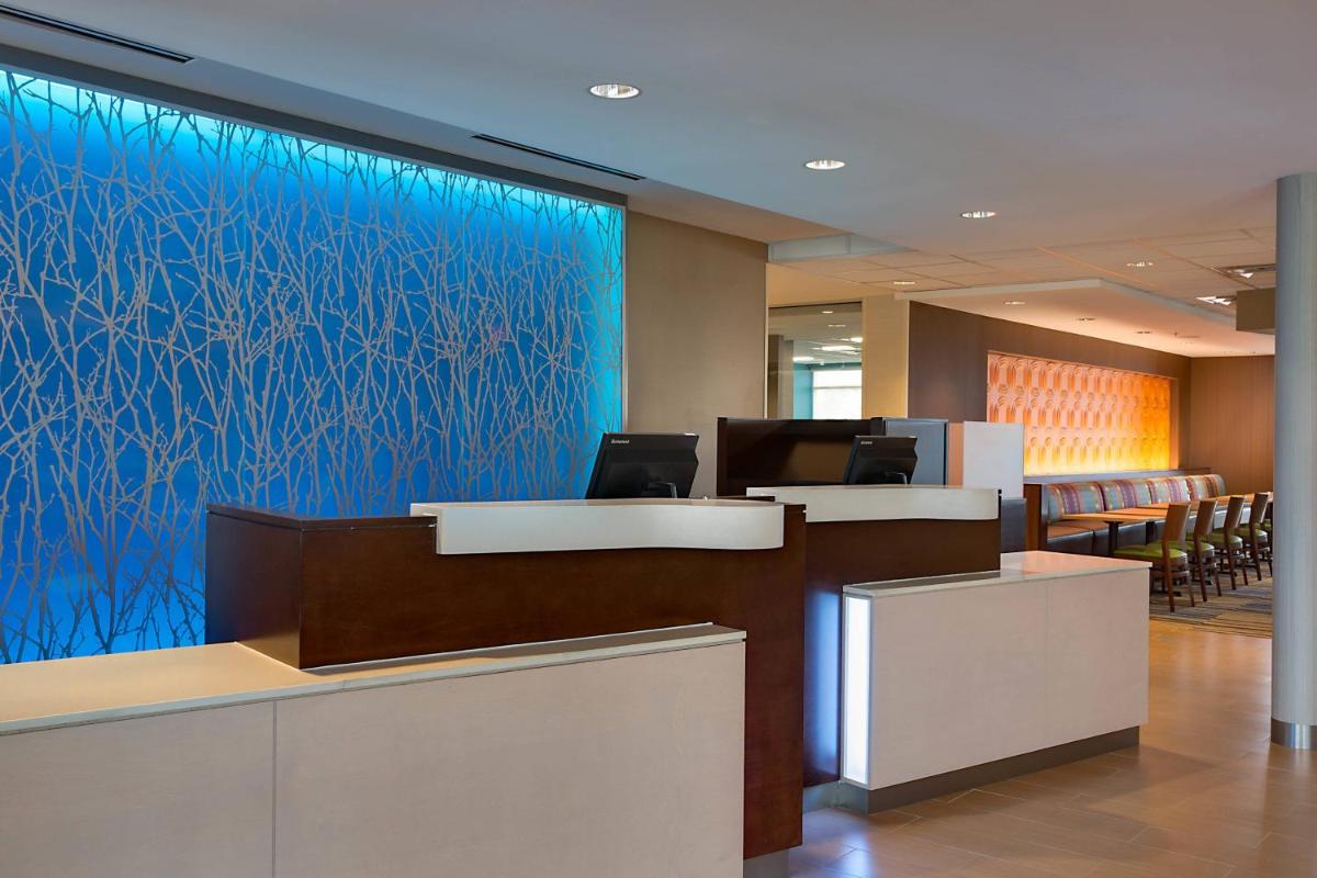 Fairfield Inn & Suites by Marriott Dallas West/I-30 - image 2