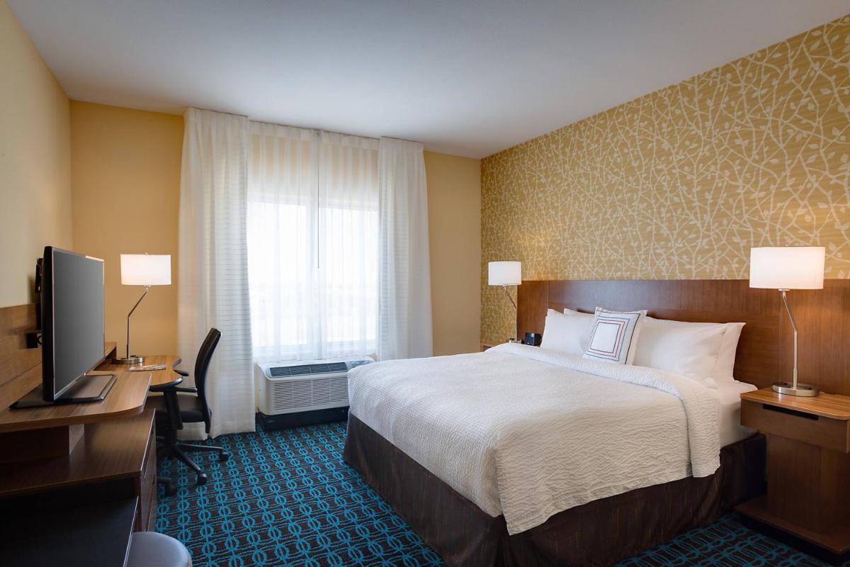 Fairfield Inn & Suites by Marriott Dallas West/I-30 - image 6