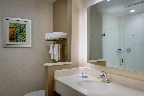 Fairfield Inn & Suites by Marriott Dallas West/I-30 - image 7