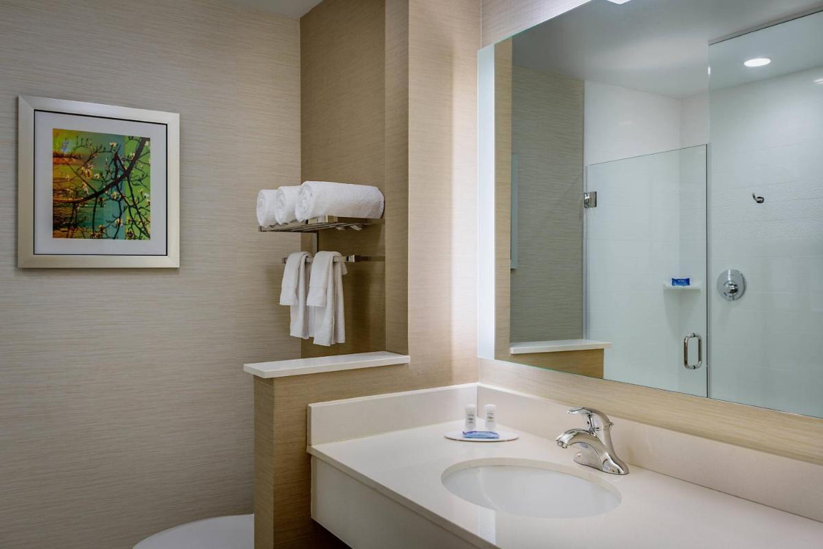 Fairfield Inn & Suites by Marriott Dallas West/I-30 - image 7