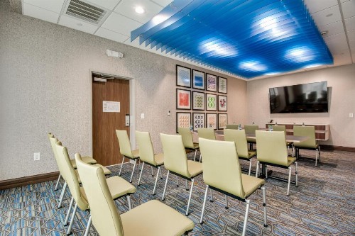 Holiday Inn Express & Suites Dallas North - Addison an IHG Hotel - image 3