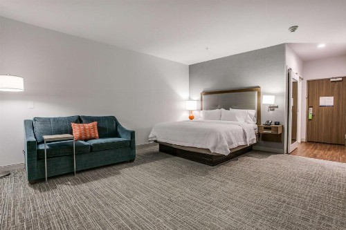 Hampton Inn & Suites Dallas-Central Expy/North Park Area - image 10