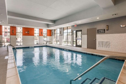 Hampton Inn & Suites Dallas-Central Expy/North Park Area - image 13