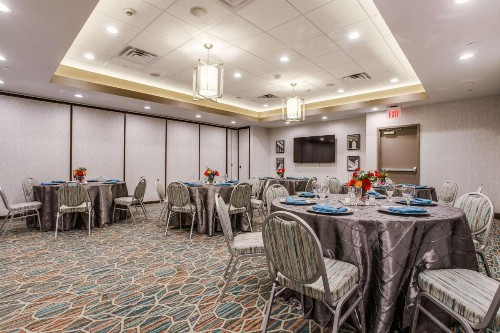 Hampton Inn & Suites Dallas-Central Expy/North Park Area - image 14
