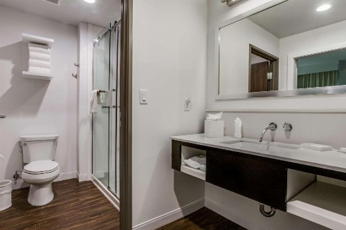 Hampton Inn & Suites Dallas-Central Expy/North Park Area - image 15