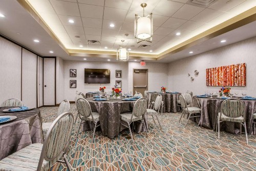 Hampton Inn & Suites Dallas-Central Expy/North Park Area - image 16