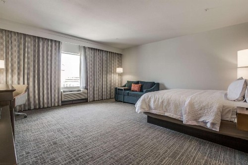 Hampton Inn & Suites Dallas-Central Expy/North Park Area - image 20