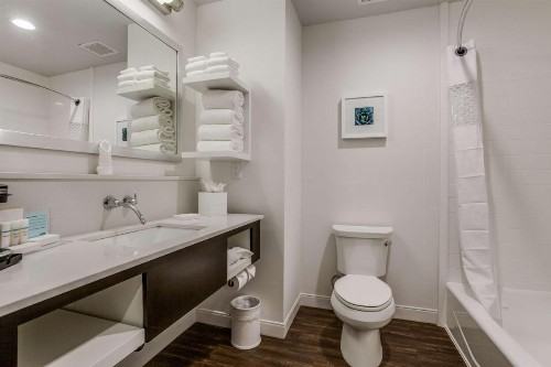 Hampton Inn & Suites Dallas-Central Expy/North Park Area - image 22