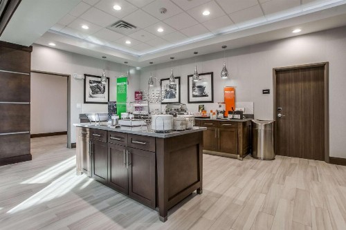 Hampton Inn & Suites Dallas-Central Expy/North Park Area - image 24