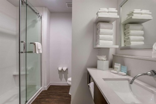 Hampton Inn & Suites Dallas-Central Expy/North Park Area - image 26