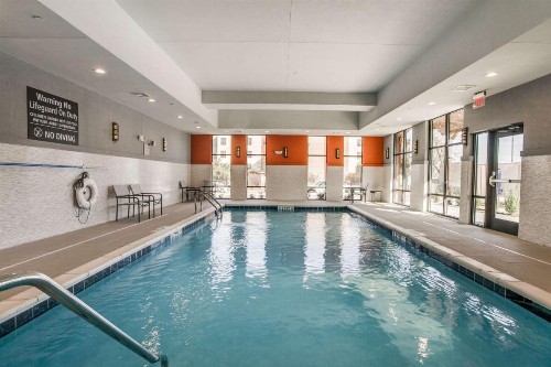 Hampton Inn & Suites Dallas-Central Expy/North Park Area - image 3