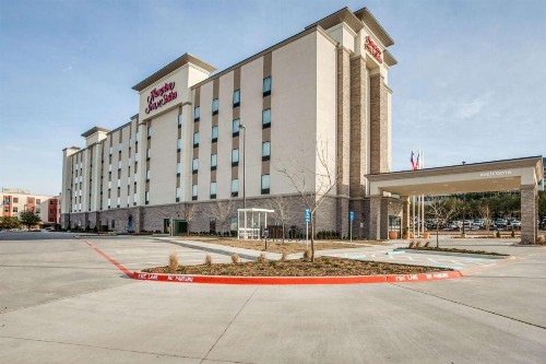 Hampton Inn & Suites Dallas-Central Expy/North Park Area - image 4