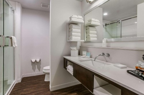 Hampton Inn & Suites Dallas-Central Expy/North Park Area - image 5