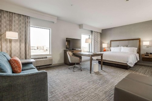 Hampton Inn & Suites Dallas-Central Expy/North Park Area - image 6