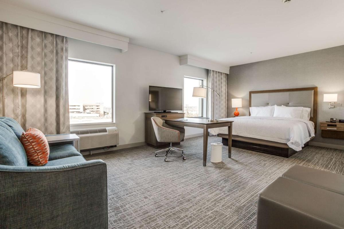 Hampton Inn & Suites Dallas-Central Expy/North Park Area - image 6