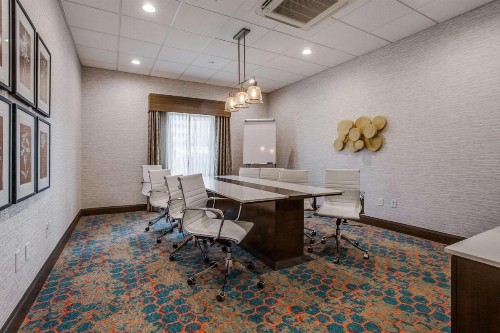 Hampton Inn & Suites Dallas-Central Expy/North Park Area - image 8