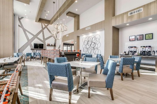 Hampton Inn & Suites Dallas-Central Expy/North Park Area - image 9