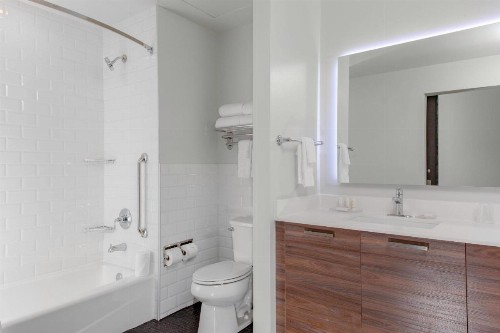 Fairfield Inn & Suites by Marriott Dallas Downtown - image 7