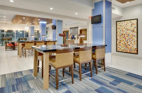 Holiday Inn Express & Suites - Farmers Branch an IHG Hotel - image 2