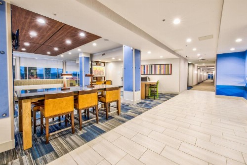 Holiday Inn Express & Suites - Farmers Branch an IHG Hotel - image 20
