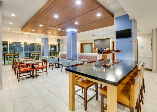 Holiday Inn Express & Suites - Farmers Branch an IHG Hotel - image 26