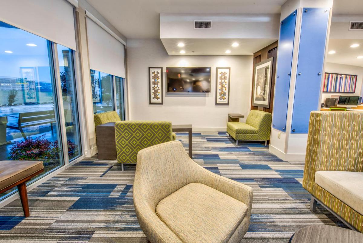 Holiday Inn Express & Suites - Farmers Branch an IHG Hotel - image 3