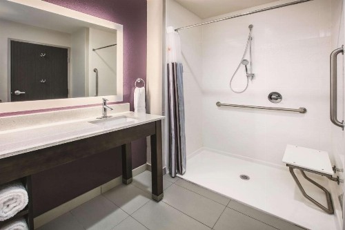 La Quinta by Wyndham Dallas - Richardson - image 21