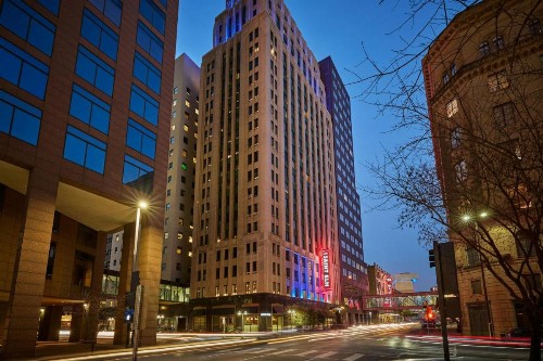 Cambria Hotel Downtown Dallas - image 3