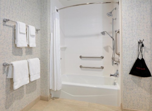 Holiday Inn Express & Suites - Dallas NW HWY - Love Field an IHG Hotel - image 25