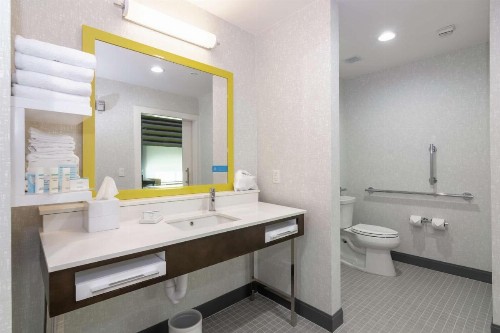 Hampton Inn & Suites Dallas East - image 41