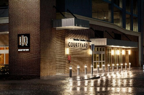 Courtyard by Marriott Dallas Downtown/Reunion District - image 2