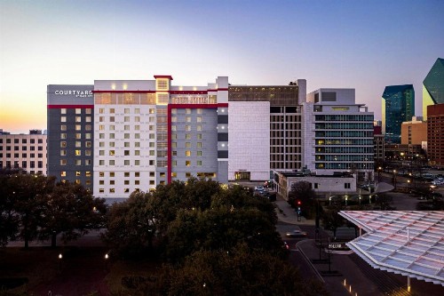 Courtyard by Marriott Dallas Downtown/Reunion District - image 4